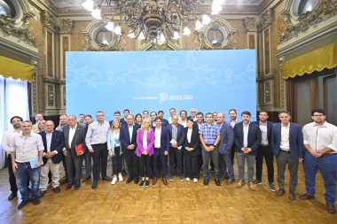 Kicillof recibió a intendentes radicales de la provincia