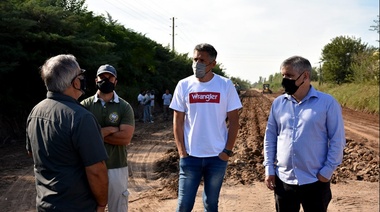 Britos recorrió el inicio de la obra del nuevo ingreso al Parque Industrial