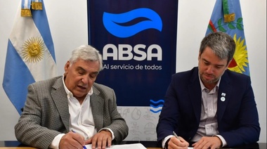 Alegre firmó convenio con ABSA para mejorar servicio cloacal en Villegas