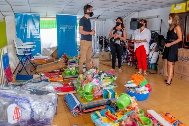 Petrecca entregó juegos, materiales didácticos y artículos de bazar a los jardines maternales municipales