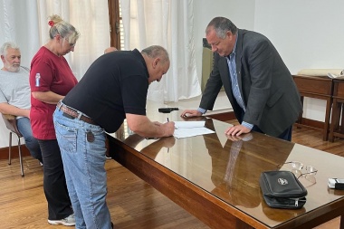 Entregan asistencia financiera a instituciones con lo recaudado por arrendamiento de banquinas