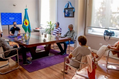 Petrecca volvió a criticar a Kicillof por "dejar afuera al municipio" de la campaña de vacunación