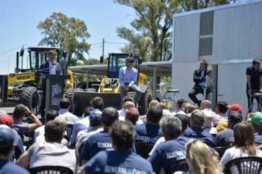 Kicillof en Pinto: obras, viviendas, caminos rurales y programa Puentes