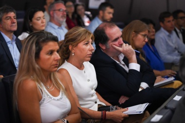 Diputada de la cuarta dijo que el paso de Girard dejó "poca claridad"