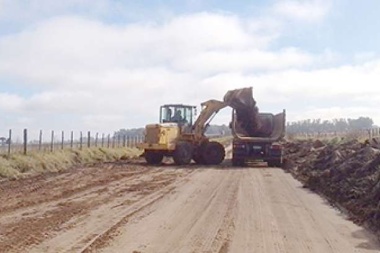 Reconstrucción de caminos: nuevos trabajos en distintas zonas de 9 de Julio