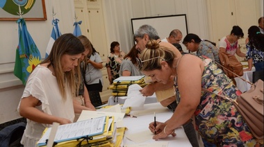 365 familias de 9 de Julio firmaron sus títulos de propiedad