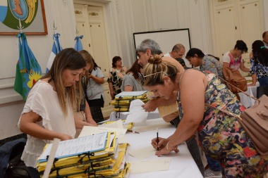 365 familias de 9 de Julio firmaron sus títulos de propiedad