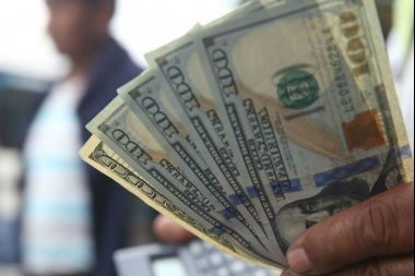 El dólar pegó un salto y otra vez cerró por encima de los $44