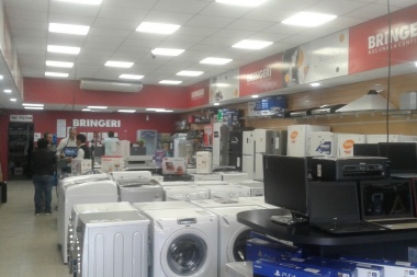 Las cadenas de electrodomésticos abrirán esta semana, pero solo para cobros