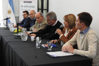 "Autonomía es identidad, es pertenencia", respondió Revilla