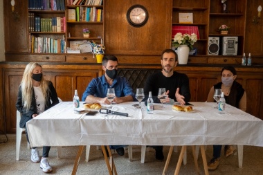 Petrecca y Fiorini celebraron el inicio de la jornada eleccionaria