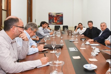 "La apuesta es al trabajo", dijo Morales tras reunirse con economistas de la UCR