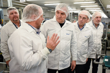 Morales consideró "una ficción" plantear la dolarización de la economía