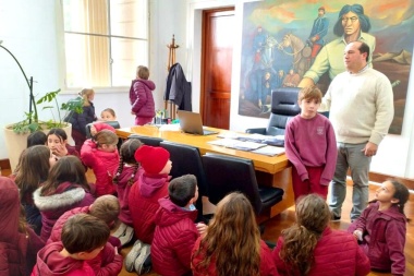 Recoulat habló sobre la educación en Trenque Lauquen con alumnos de quinto grado