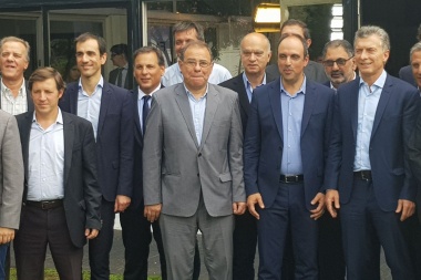 Petrecca estuvo con Macri y Peña en el primer foro federal de ciudades