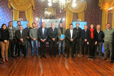 Intendentes de la cuarta en la firma del convenio por la autopista sobre ruta 5