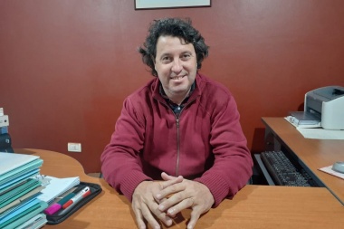 Randazzo juega al misterio mientras suma referentes en la Cuarta