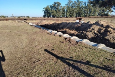 Avanza la construcción de desagües pluviales en el sector industrial II de Alberti