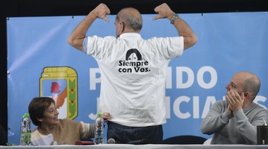 Desde la cuarta, el cristinismo respondió en un acto con clamor hacia CFK