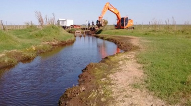 Zurro denunció ingreso ilegal de agua desde Lincoln hacia campos de Pehuajó