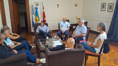 Alegre, en Villegas, con funcionarios de PAMI locales y regionales