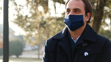 En medio de la pandemia intendente del FdT anunció bono de 12.000 pesos a municipales
