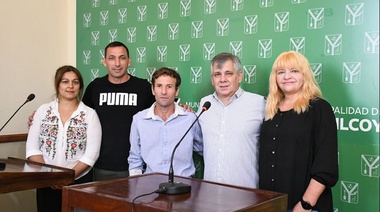 Britos anunció el pago de un bono de $50.000 para todos los municipales