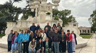 Lago acompañó a trabajadores de la salud en el izamiento de la bandera