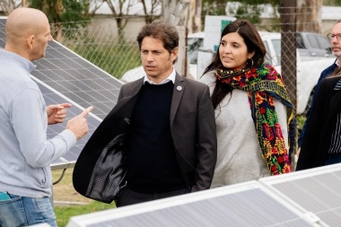 El gobernador Kicillof visitó la planta de clasificación de residuos de Alberti