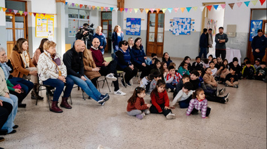Lago visitó obras en el Centro Educativo Complementario de Alberti