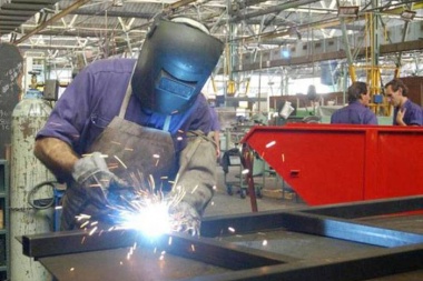 La actividad industrial retrocede y marca una nueva caída del 4,1% en agosto