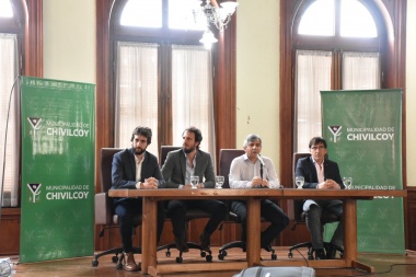 Britos se mostró con el senador de Cambiemos y alimenta la versión del pase