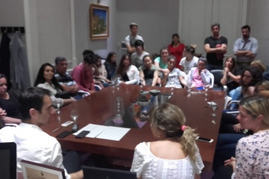 Petrecca recibió a alumnos y padres de varios colegios en su despacho