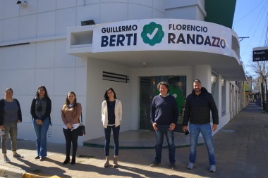 La precandidata a diputada Valeria Iglesias visitó Bragado y se reunió con la lista de Vamos Con Vos