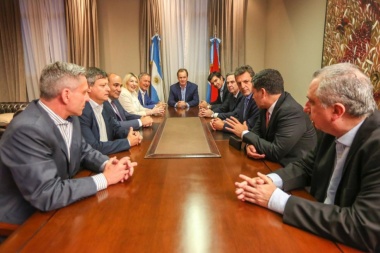 El "peronismo alternativo" sumó siete gobernadores junto a Massa y Pichetto