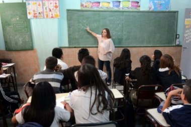 Según informe, de 10 alumnos que inician el secundario solo 4 terminan