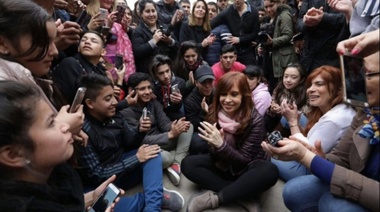 Cristina en Avellaneda retomó sus recorridas de campaña