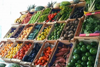 Alimentos aumentaron casi 4% en julio por el impulso de las subas en verduras