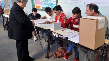 Buscan cambios en el escrutinio electoral para que cada escuela pueda transmitir
