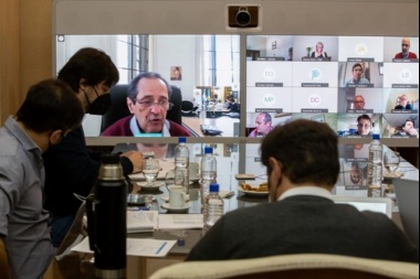 Kicillof convocó a los intendentes para este martes y se posterga cónclave de la cuarta