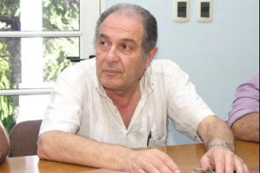 Dirigente radical apuntó al meonismo: "huyeron y dejaron al partido intervenido"