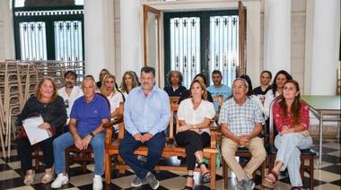 Con acompañamiento del municipio, se entregó nuevo mobiliario a escuelas del distrito