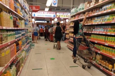 Cayó el consumo en supermercados y autoservicios cayó 19% en abril