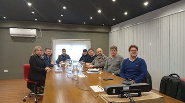 UCR bonaerense llamó a constituir un nuevo frente político "sin extremos"