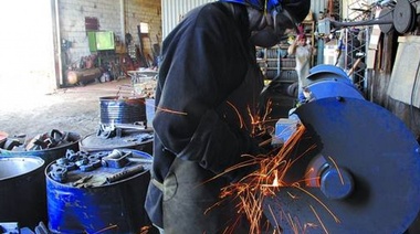 La producción industrial de pymes cayó un 5% en octubre, según CAME