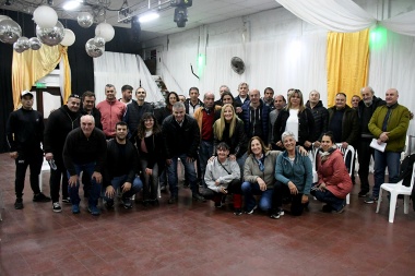 Britos entregó el aporte de julio a clubes y entidades deportivas de Chivilcoy