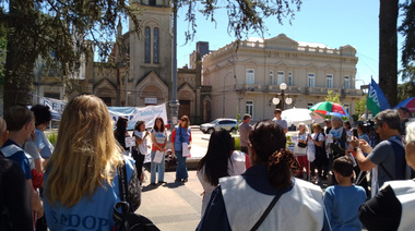 Gremios docentes realizaron una "clase pública" en Junín