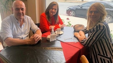 Traverso con Magario y Díaz en la previa del encuentro seccional de mujeres
