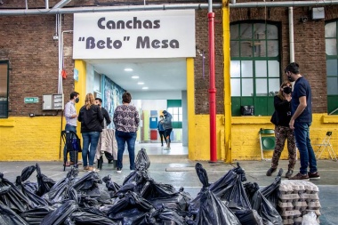 Petrecca entregó módulos de alimentos para los chicos no incluidos en el SAE