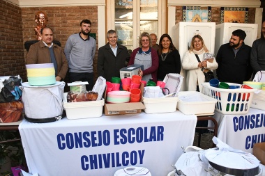 Entrega de electrodomésticos y materiales para las cocinas de escuelas que cuentan con el servicio alimentario